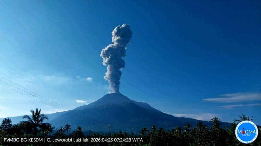Waspada! Gunung Lewotobi Laki-laki Erupsi, Abu Setinggi 1,8 Km