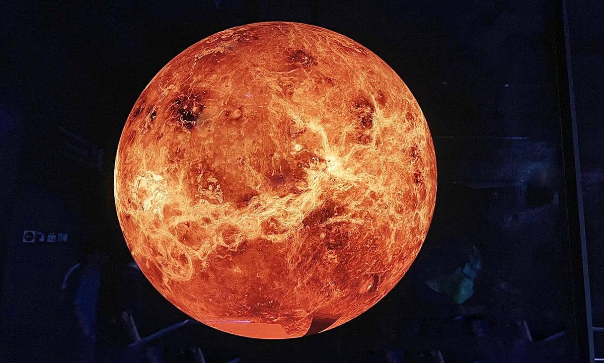 Apa yang Terjadi kalau Kamu Berdiri di Venus?