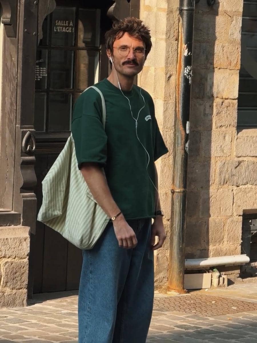 ilustrasi outfit tote bag cowok