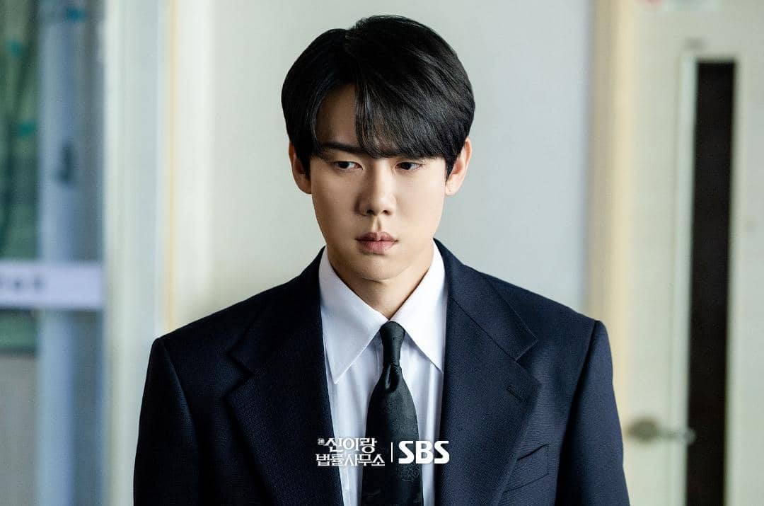 Yoo Yeon Seok di drama Phantom Lawyer