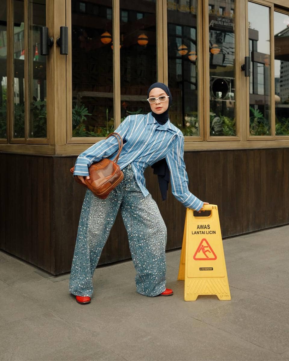 OOTD Motif Salur ala Tantri Namirah