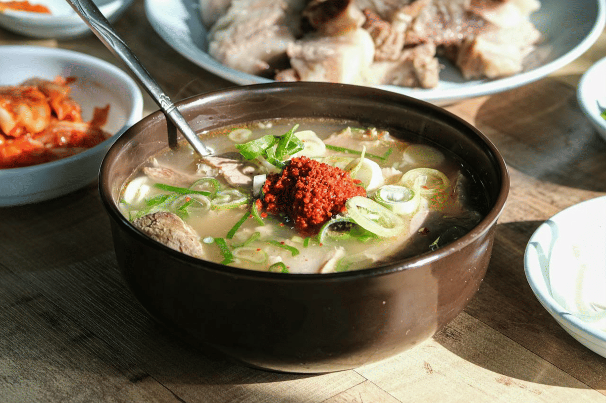 Resep Sup Mi Daging Sapi dengan Kucai Ala Korea, Kuah Gurih Nikmat!
