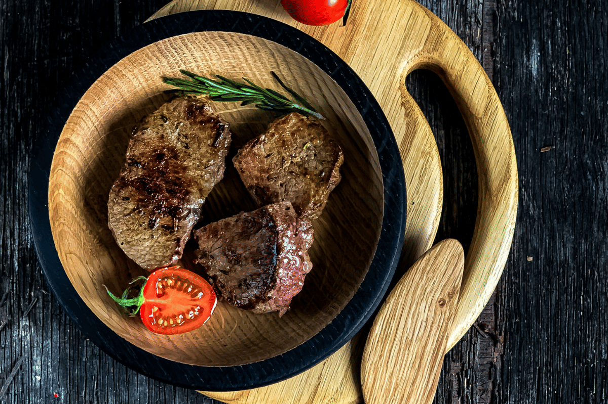 ilustrasi daging babi medallion