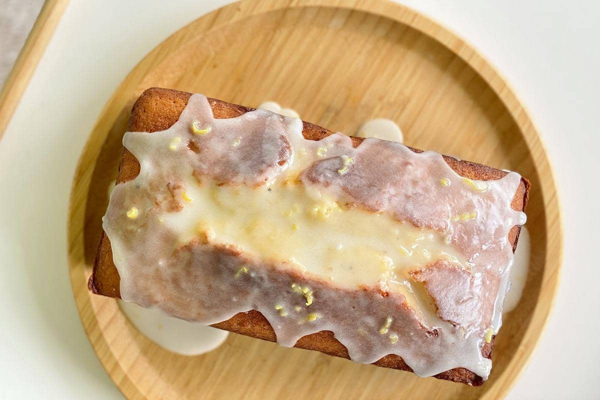 Resep Lemon Loaf Cake yang Moist dan Nyegerin