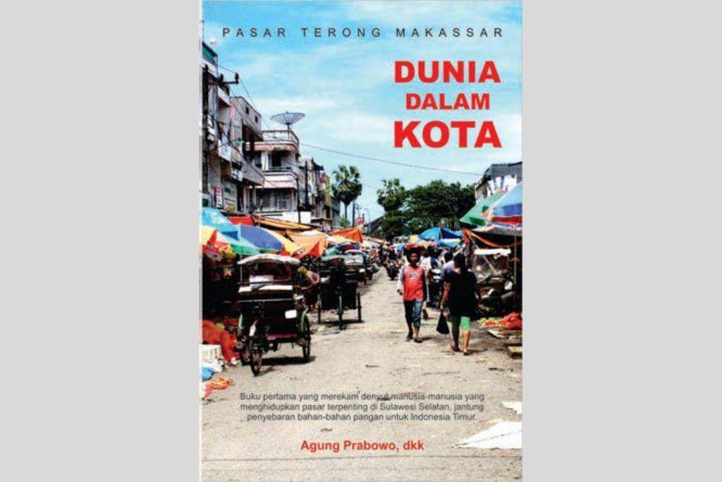 Sampul buku "Pasar Terong Makassar: Dunia dalam Kota."