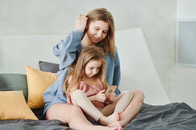 ilustrasi anak memilih sesuatu