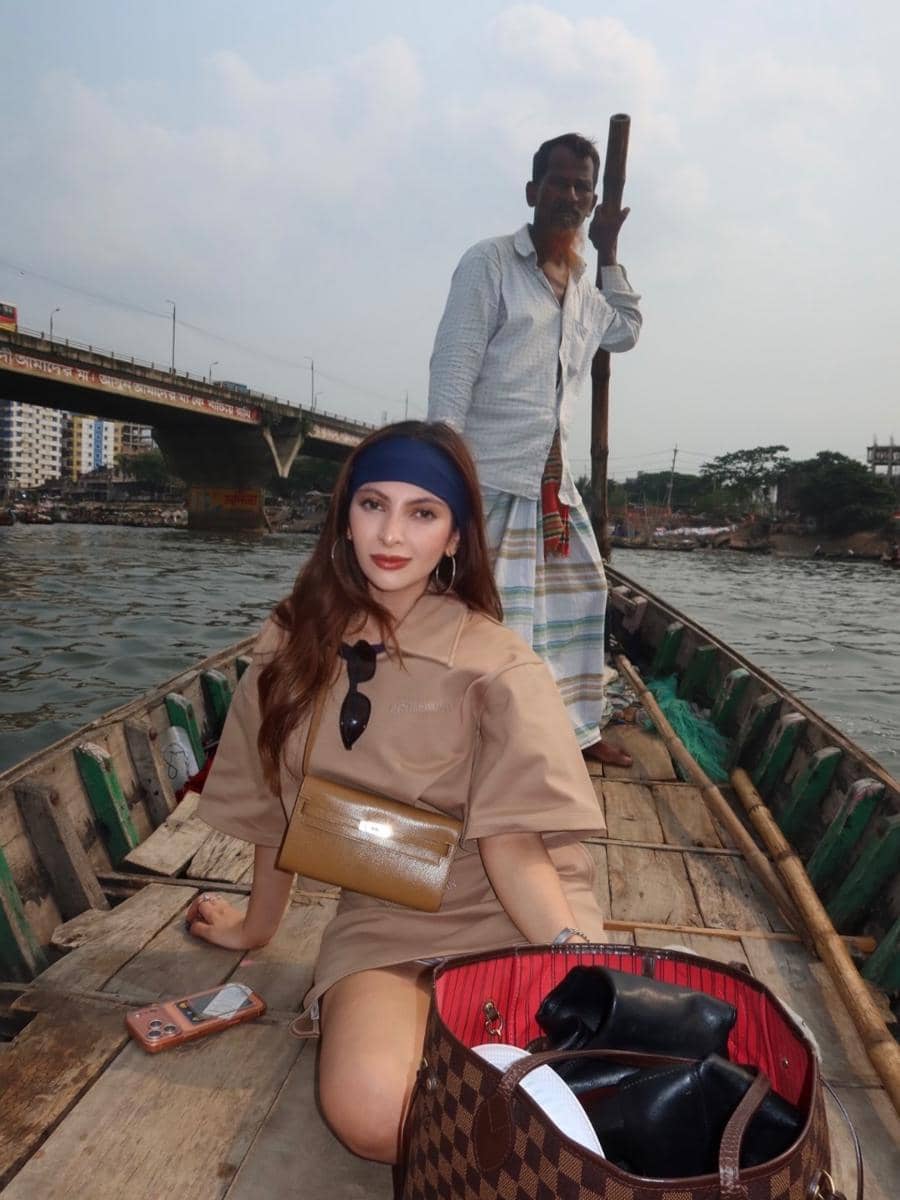 Sarah Keihl liburan di Bangladesh