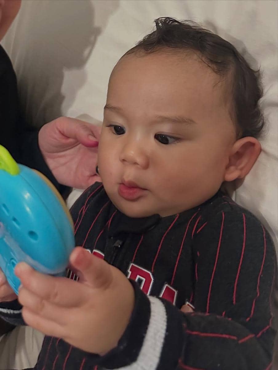 Reza Artamevia mengasuh baby Arash