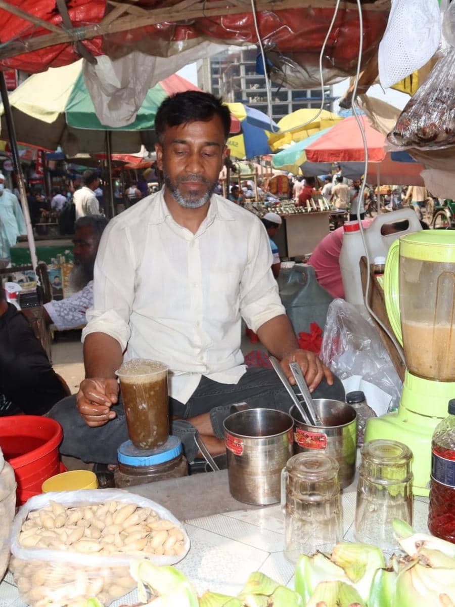 Sarah Keihl liburan di Bangladesh