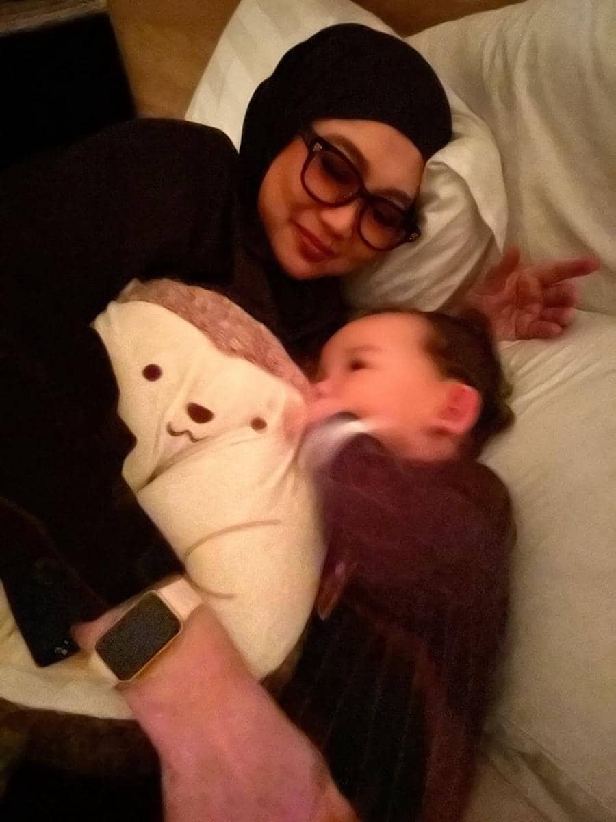 Reza Artamevia mengasuh baby Arash