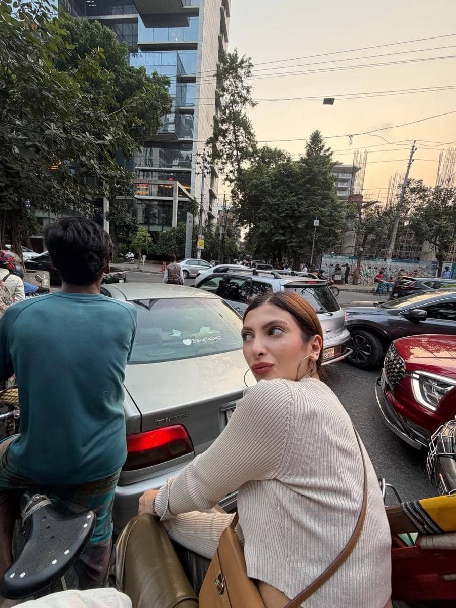 Sarah Keihl liburan di Bangladesh