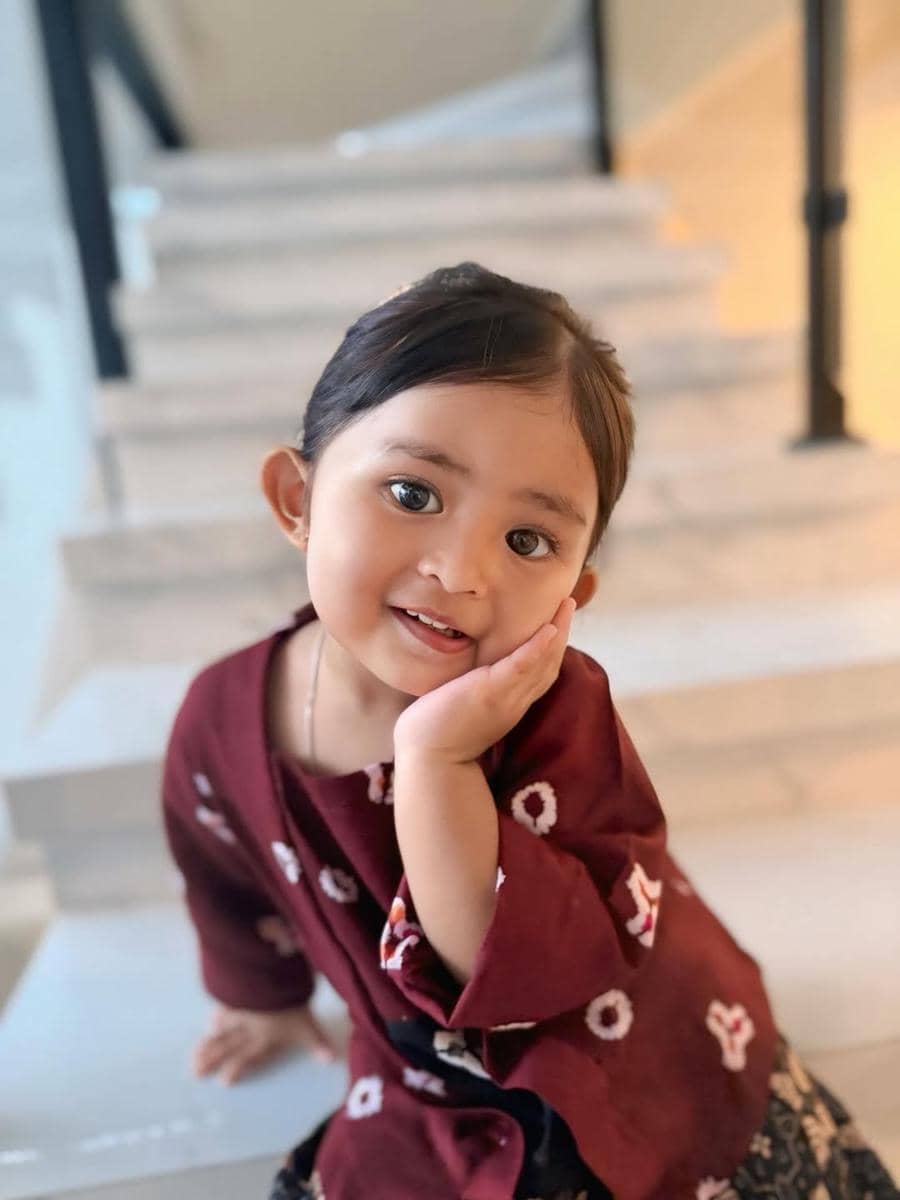 Cunda anak Denny Caknan pakai kebaya di hari Kartini