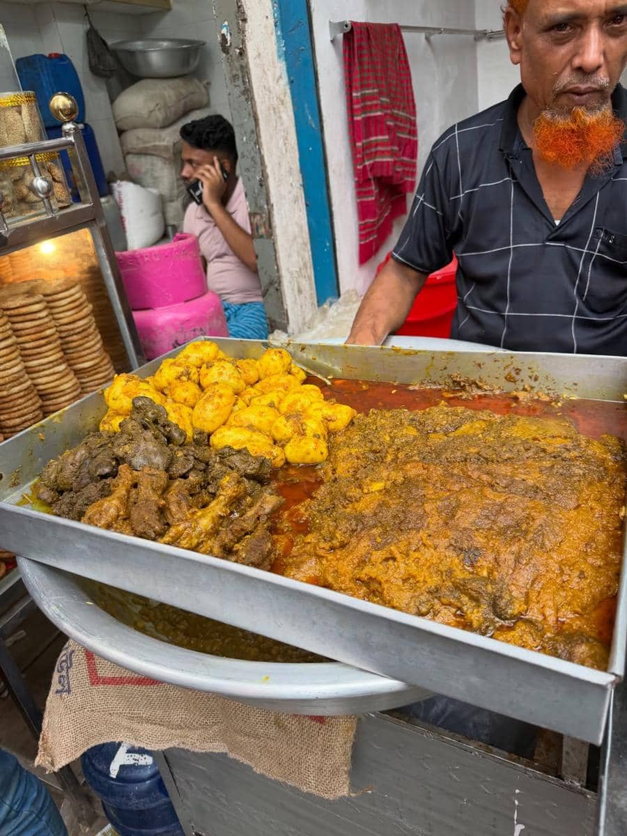 Sarah Keihl liburan di Bangladesh