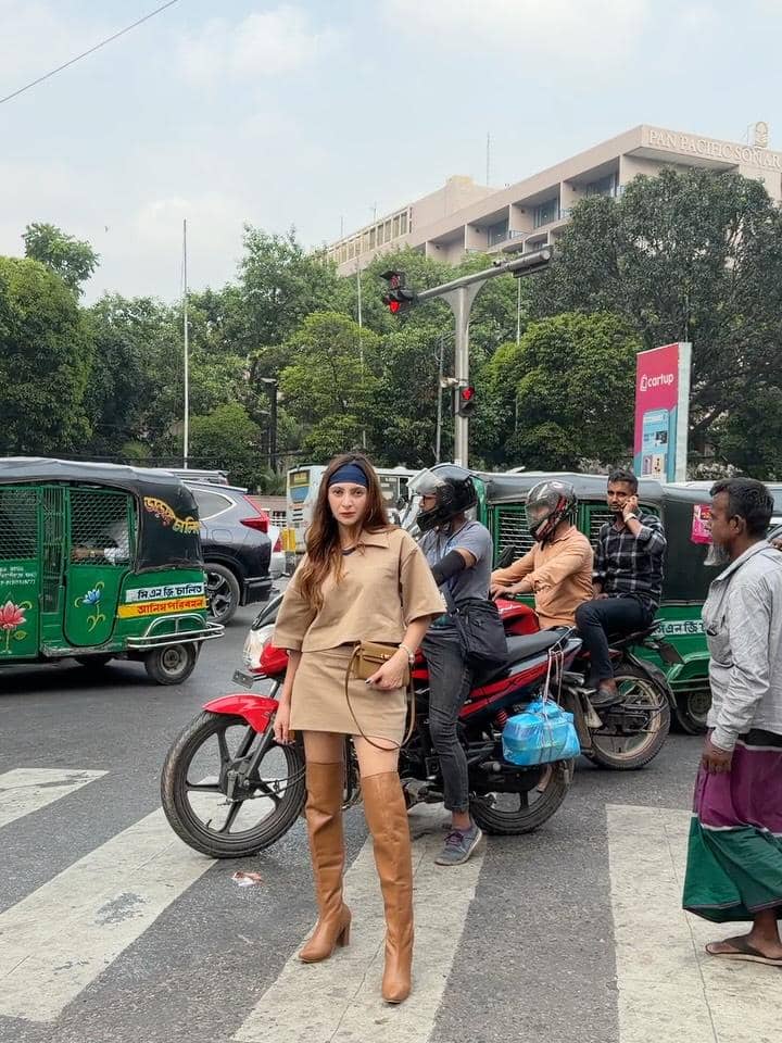 Sarah Keihl liburan di Bangladesh