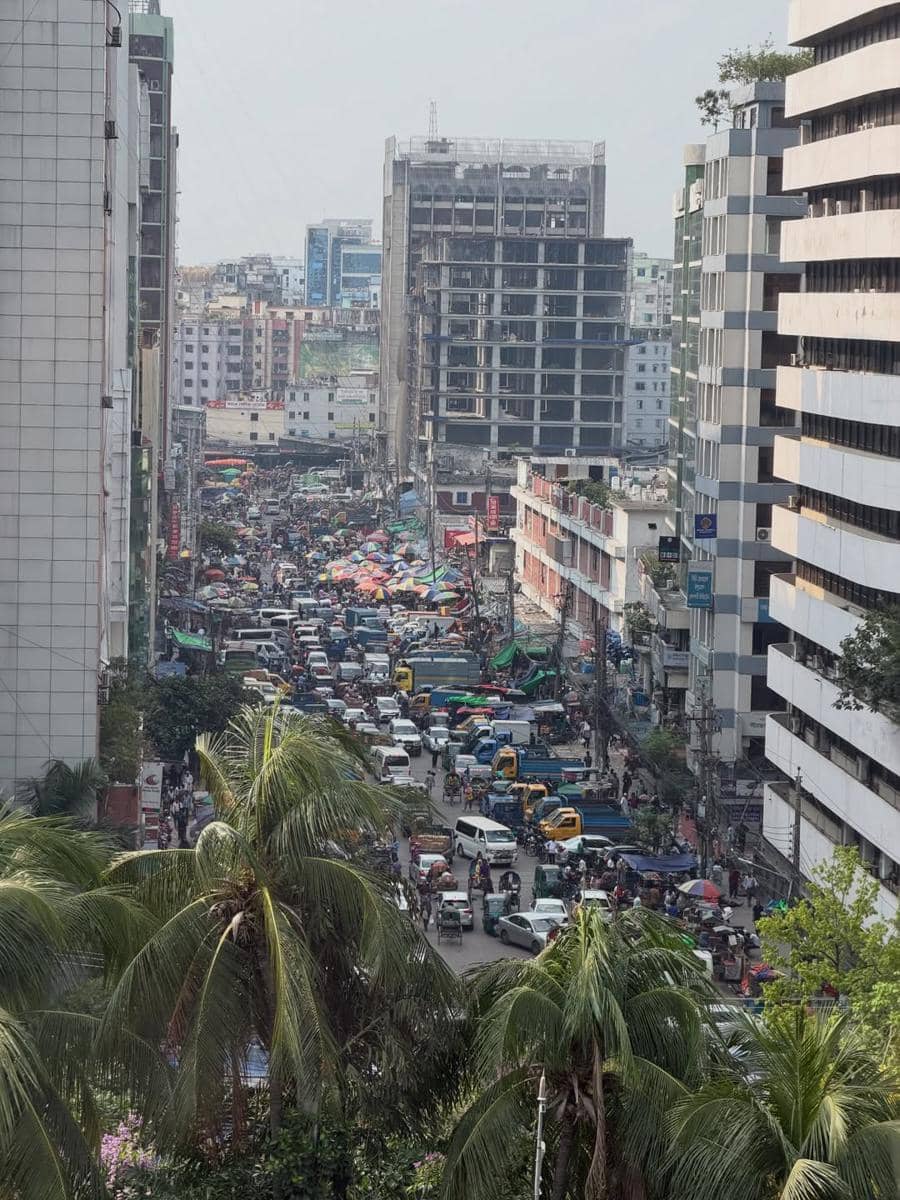 Sarah Keihl liburan di Bangladesh