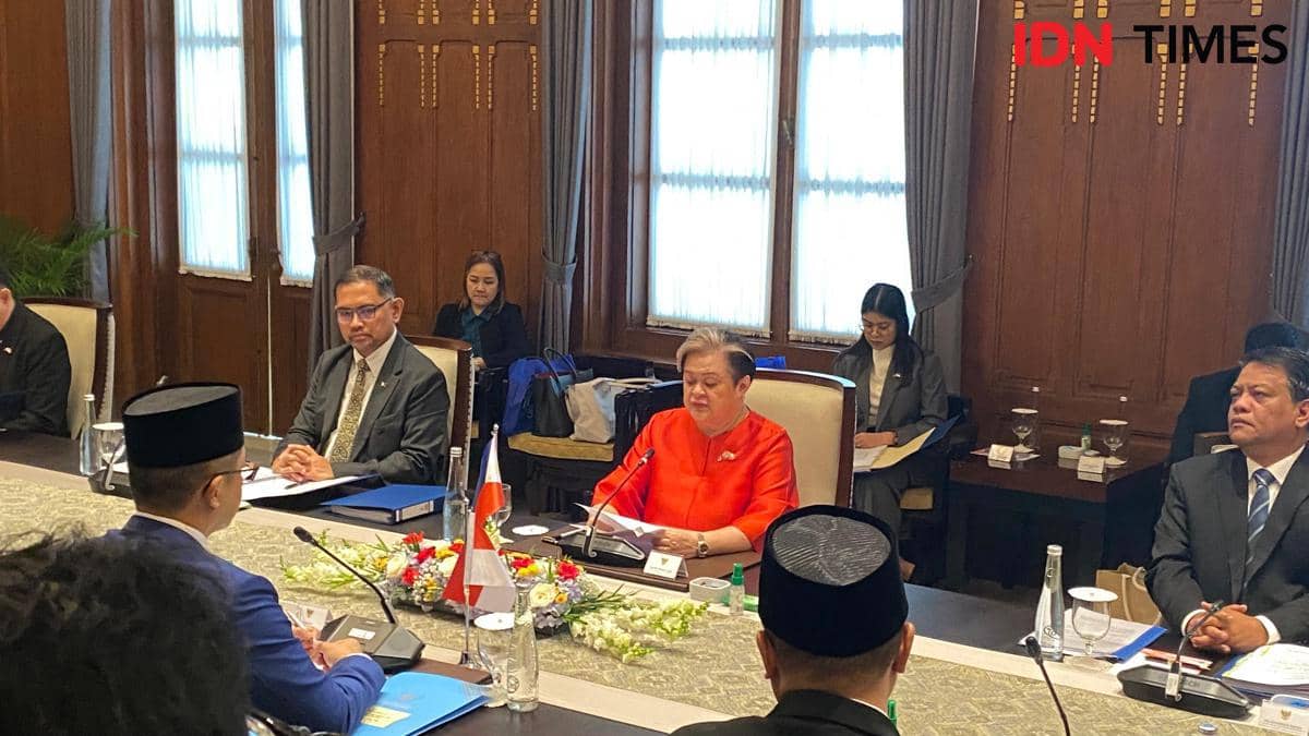 Menlu Sugiono terima Menlu Filipina Ma Theresa P. Lazaro Pertemuan JCBC ke-8 Indonesia-Filipina di Gedung Pancasila Kementerian Luar Negeri 