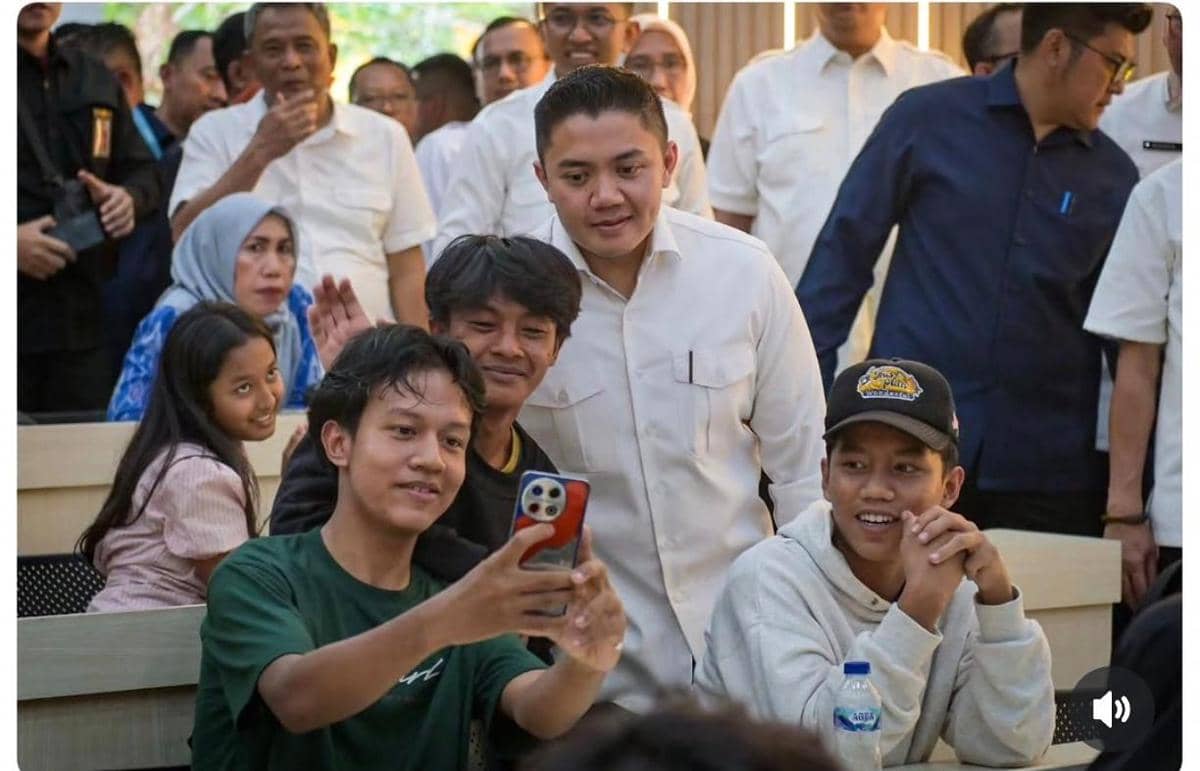 Sekretaris Kabinet, Teddy Indra Wijaya, meninjau kesiapan Sekolah Rakyat di  Kampus Lembaga Administrasi Negara (LAN) (Instagram/@sekretaria