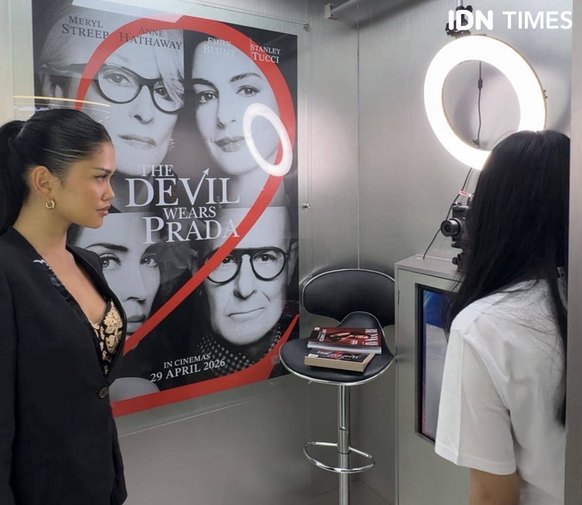 momen photobox The Devil Wears Prada 2 di instalasinya