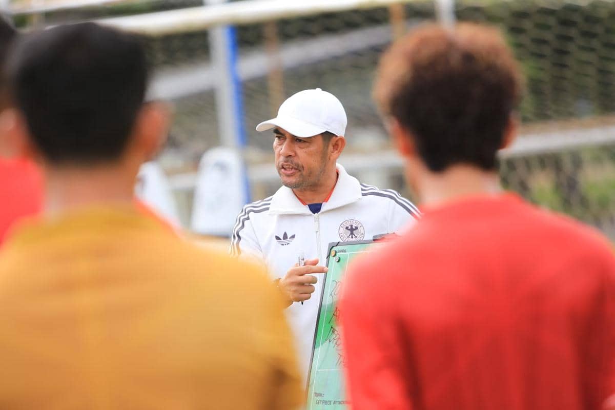 Nilmaizar Matangkan Persiapan Jelang Duel PSPS, Benahi Mental Pemain 