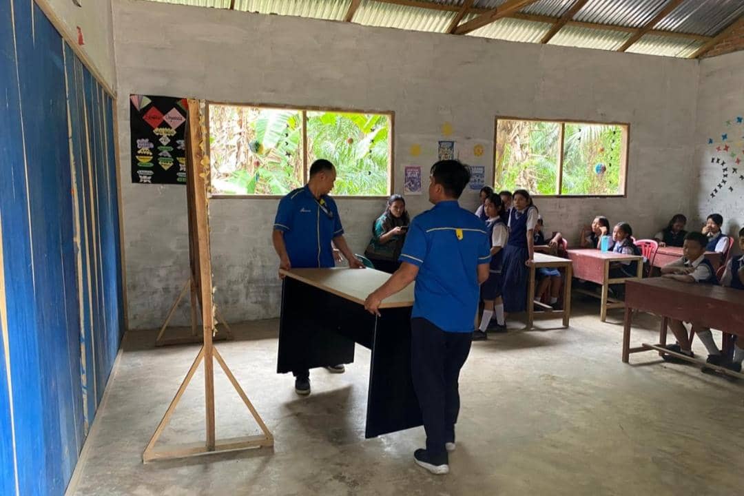 Fasilitasi Furnitur Sekolah lewat Ruang Prestasi di Langkat dan Sibolga