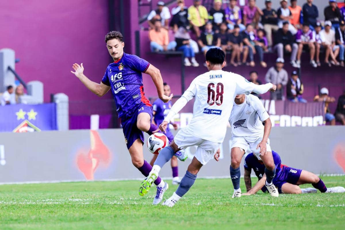Persik Kediri versus PSM Makassar di musim 2025/2026.