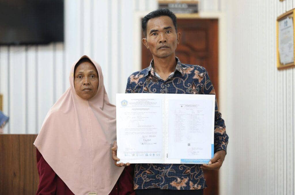 Penghormatan Khusus untuk Dua mahasiswi Jurusan Fisika, Fatmawati dan Bunga Rosana, yang Meninggal Dunia Saat Berada di Tahap Akhir Studi