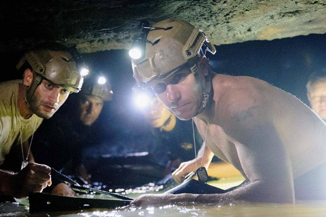 adegan dalam film Cave Rescue