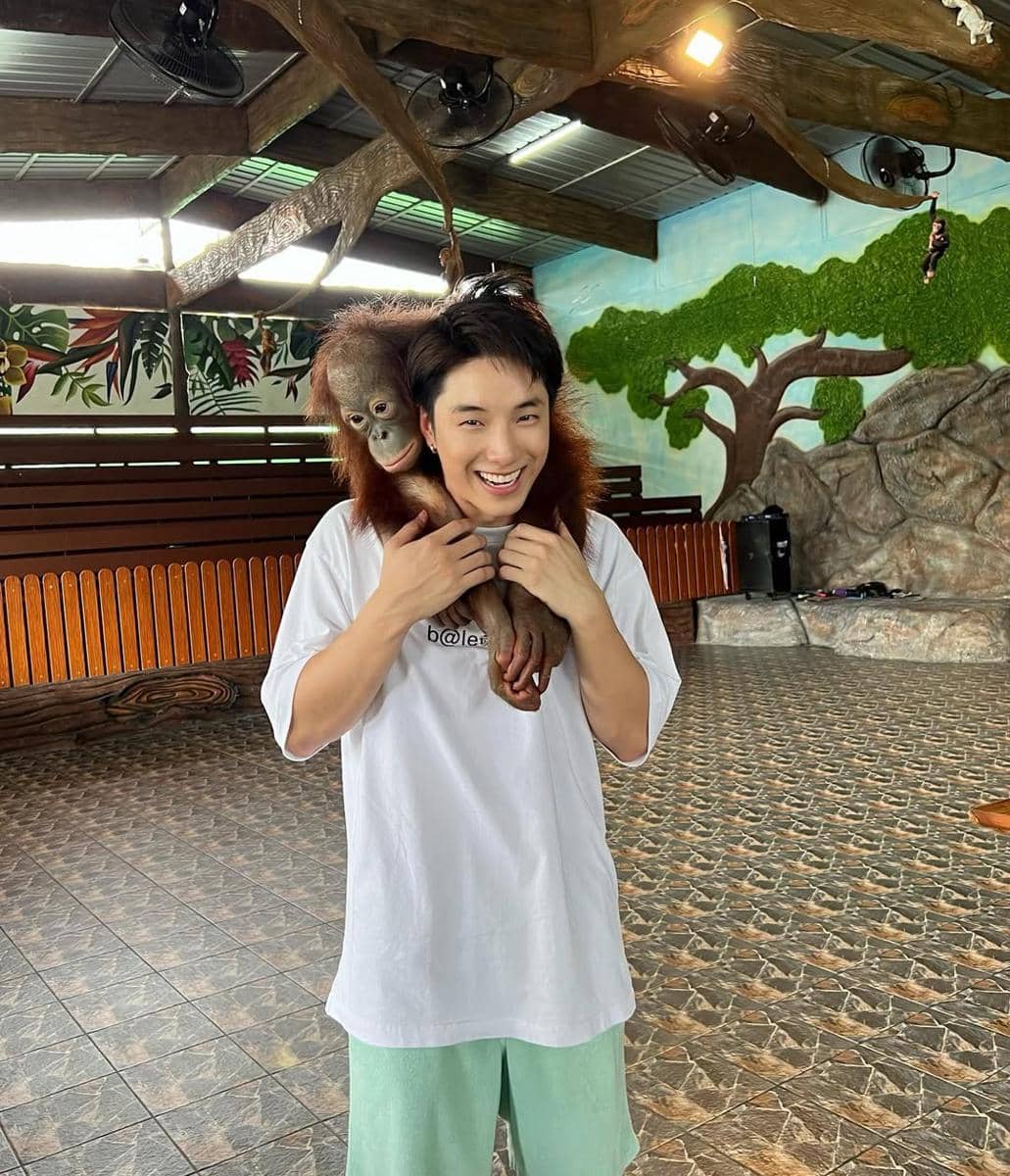 OOTD Musim Panas ala Kay Lertsittichai