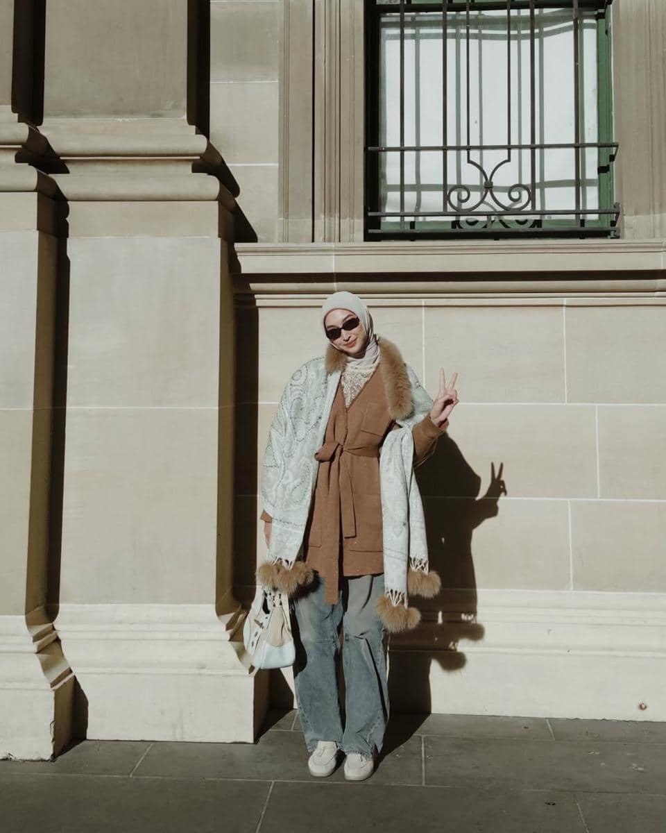 Gaya Liburan ke Luar Negeri ala Indira Hapsari