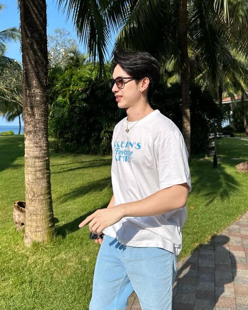 OOTD Musim Panas ala Kay Lertsittichai