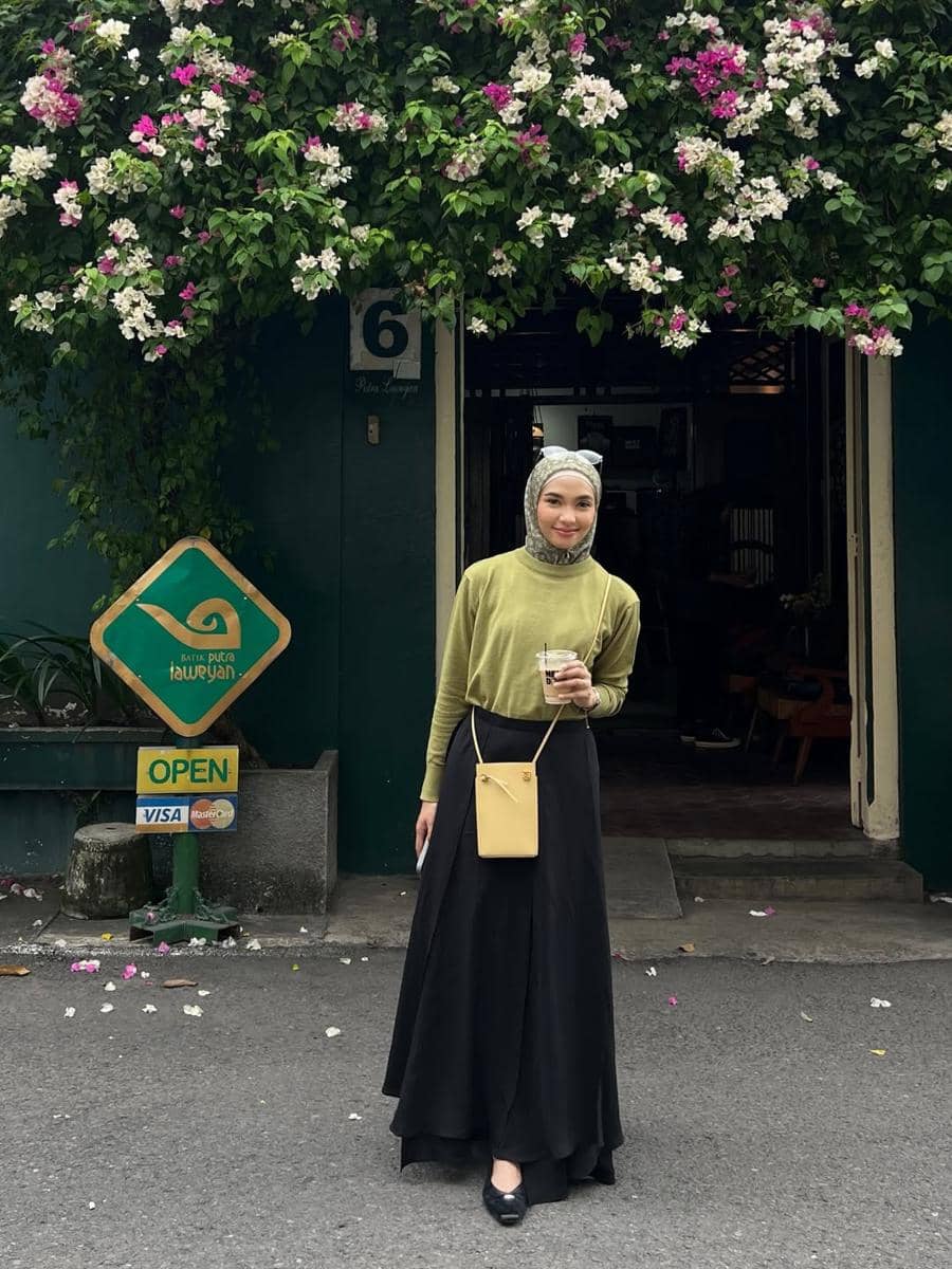 OOTD Rok Hitam ala Fita Wulansari