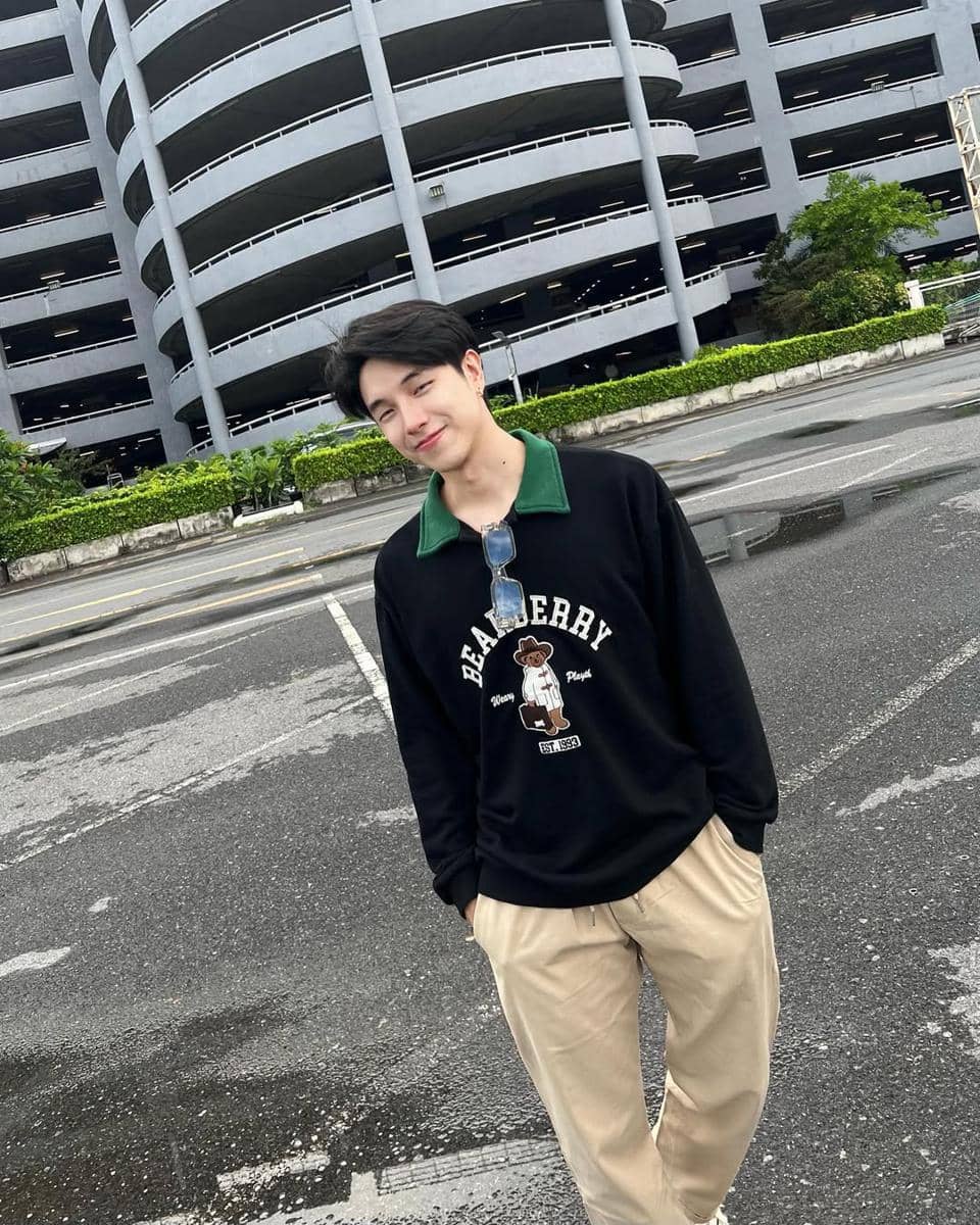 OOTD Traveling Stylish ala Kay Lertsittichai