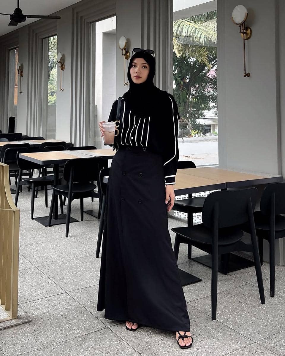 OOTD Rok Hitam ala Fita Wulansari