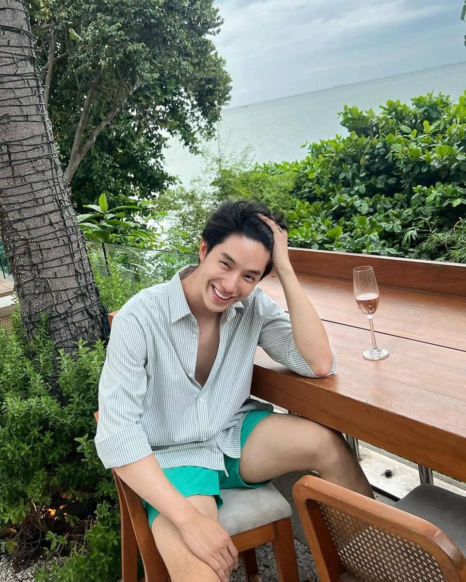 OOTD Musim Panas ala Kay Lertsittichai