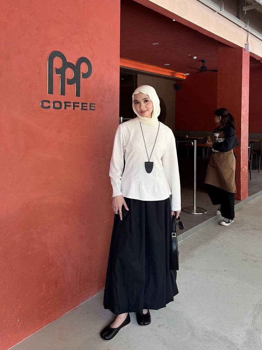 OOTD Rok Hitam ala Fita Wulansari