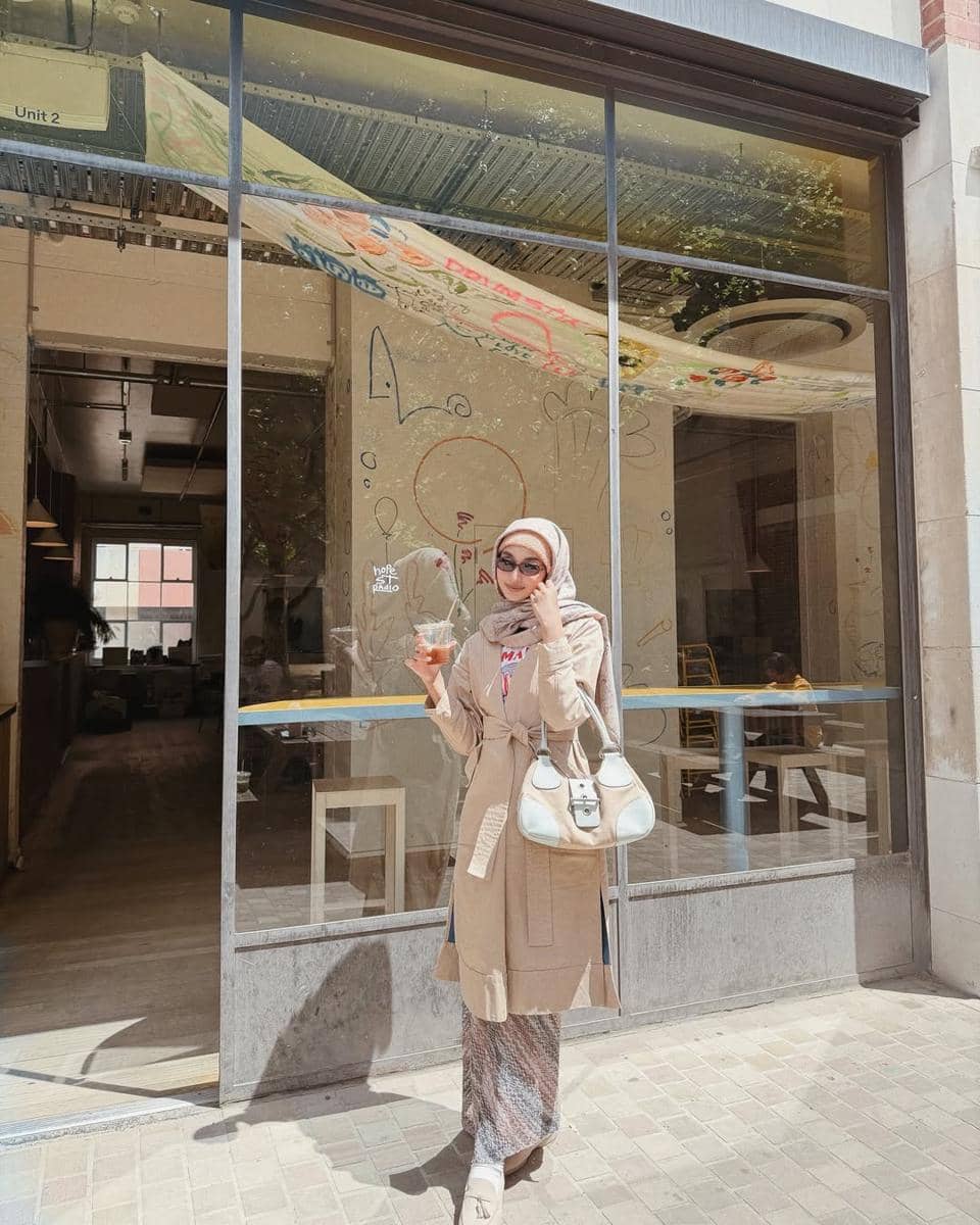 Style Liburan ke Luar Negeri ala Indira Hapsari