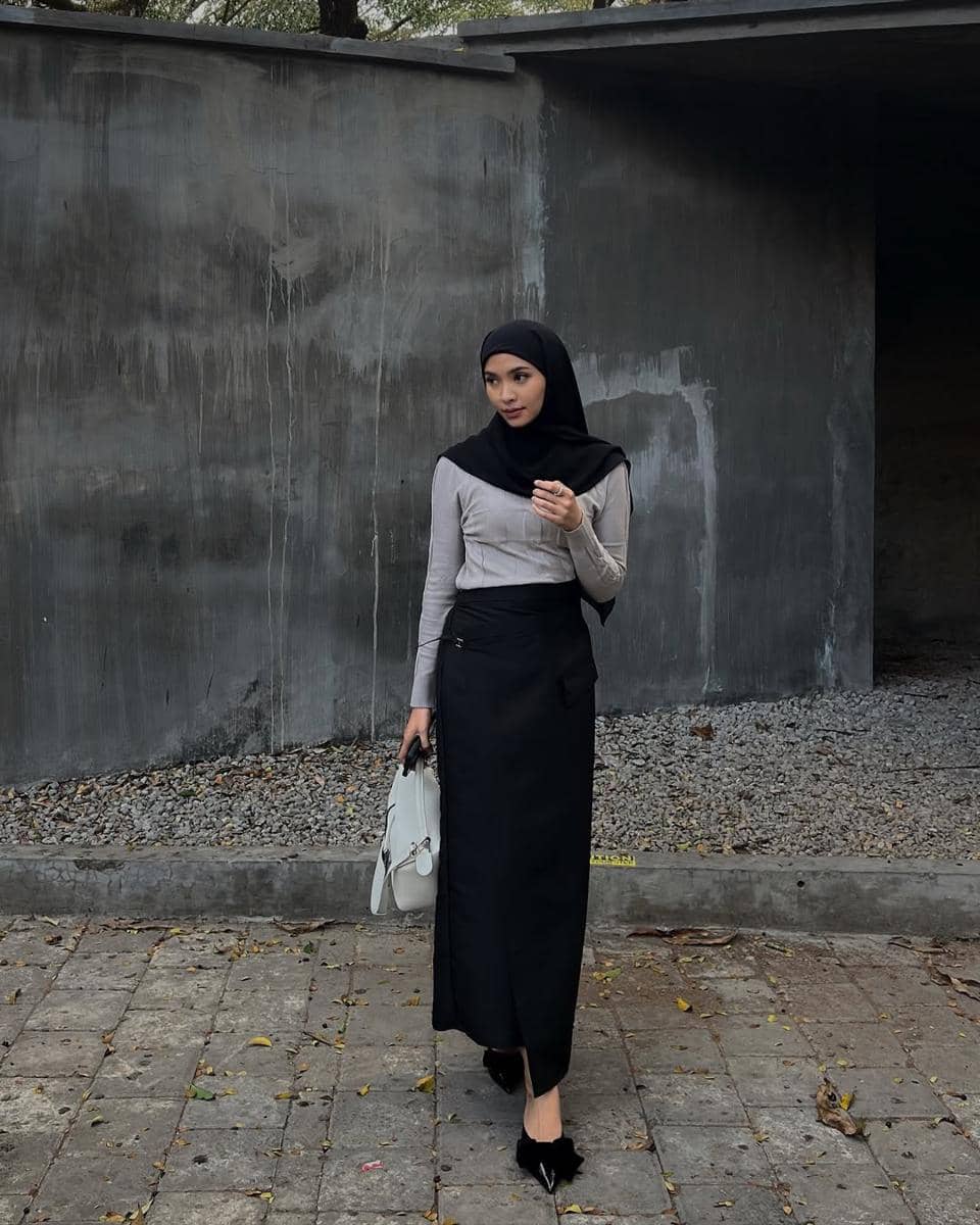 OOTD Rok Hitam ala Fita Wulansari