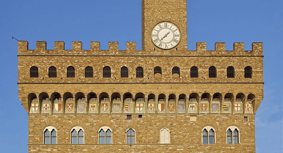 Di bawah barisan lengkungan pada bagian atas gedung Palazzo Vecchio, terdapat sembilan lambang yang dilukis secara berulang. Masing-masing memiliki makna khusus.