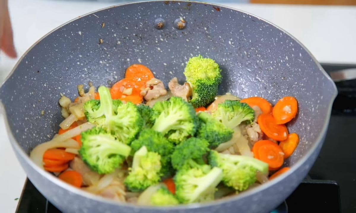 ilustrasi membuat capcay