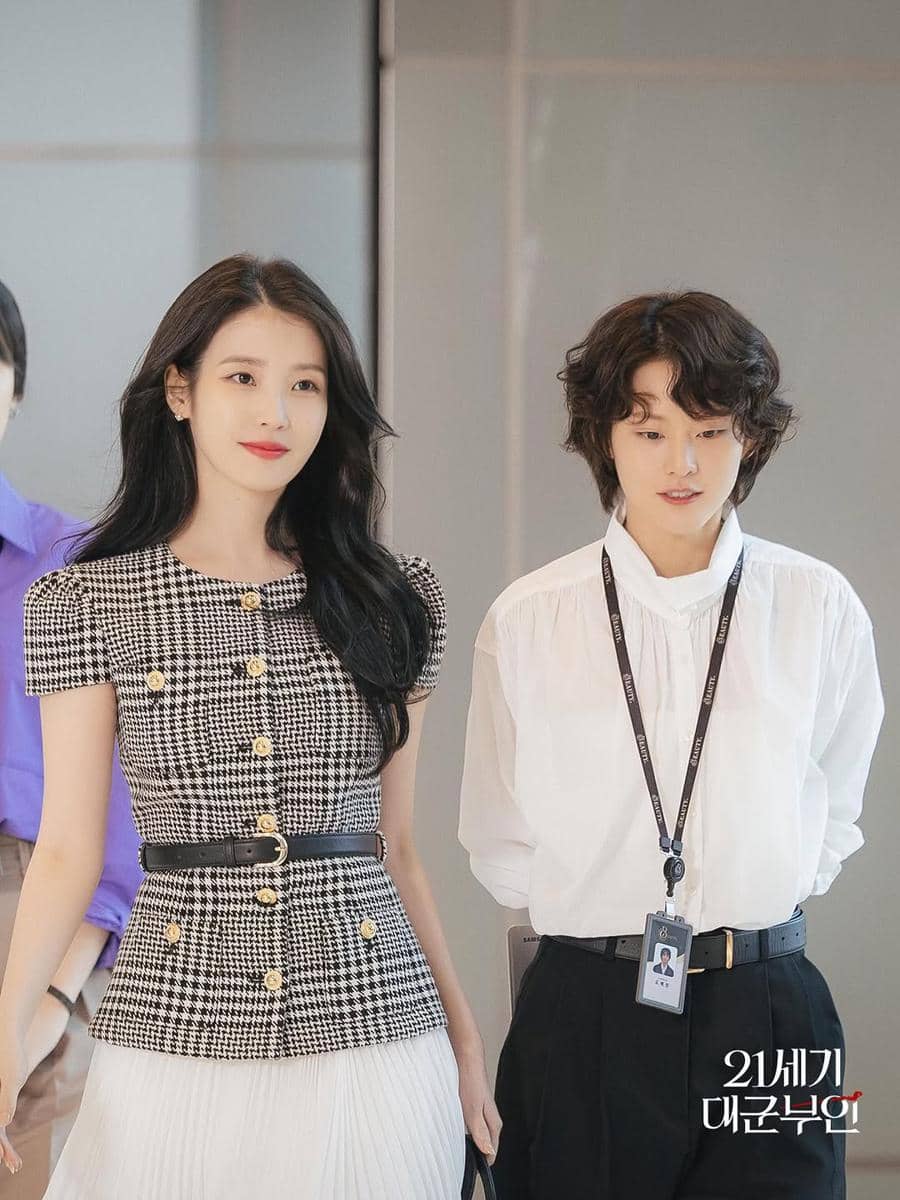 7 Tekanan Batin Hye Jung Sebagai Sekretaris Hui Ju di Perfect Crown