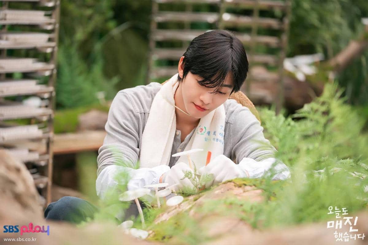  Still cut drama Sold Out On You