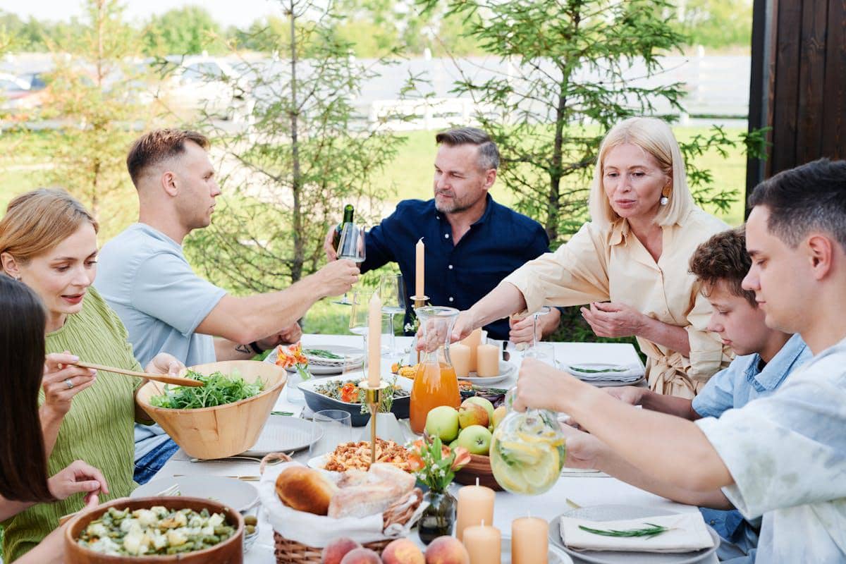 https://www.pexels.com/photo/a-family-having-lunch-together-8841415/