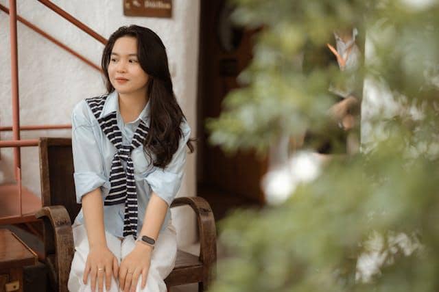 6 Cara Mengelola Emosi Saat Lagi Banyak Pikiran Biar Nggak Mudah Stres