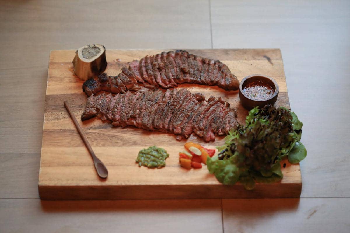 ilustrasi steak daging sapi