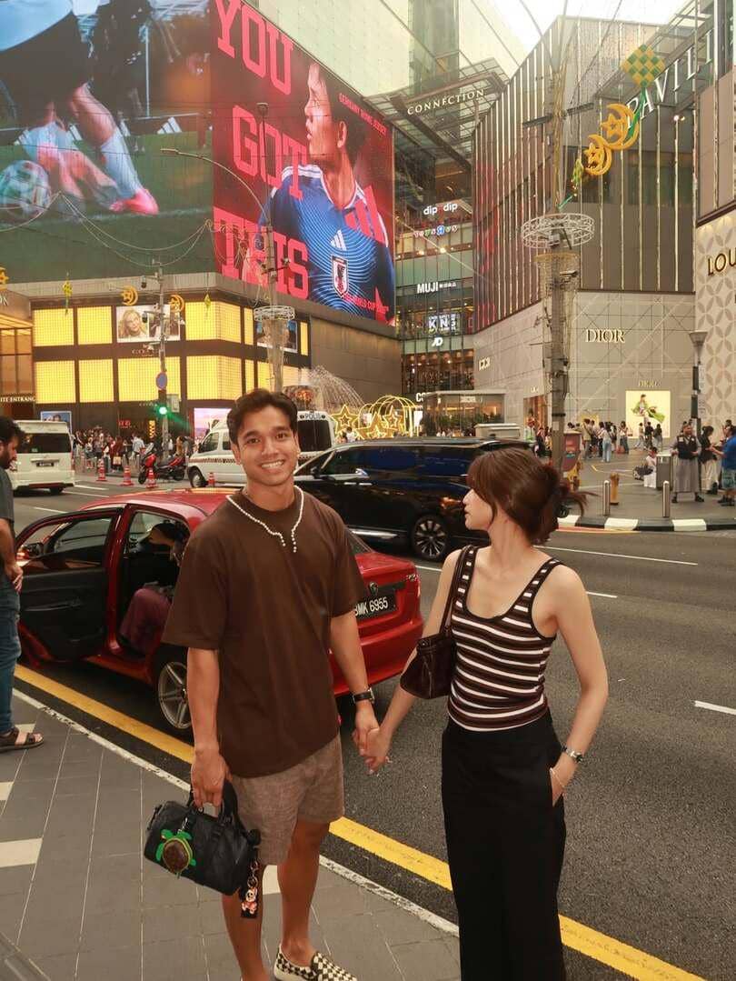 Maudy Effrosina jalan-jalan di Malaysia