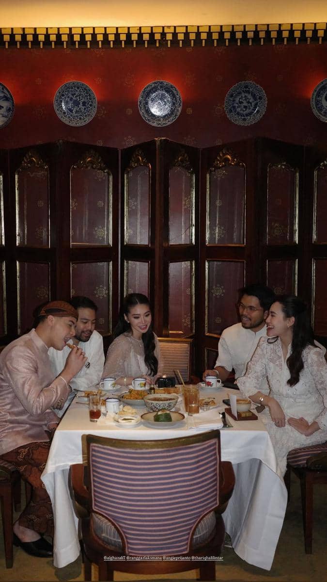 Aaliyah Massaid di acara pengajian jelang pernikahan El Rumi