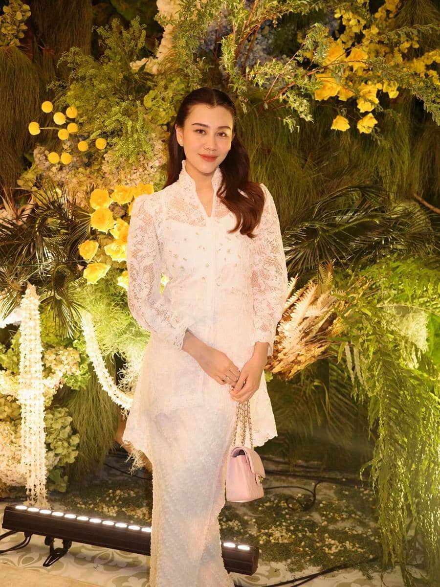 Aaliyah Massaid di acara pengajian jelang pernikahan El Rumi