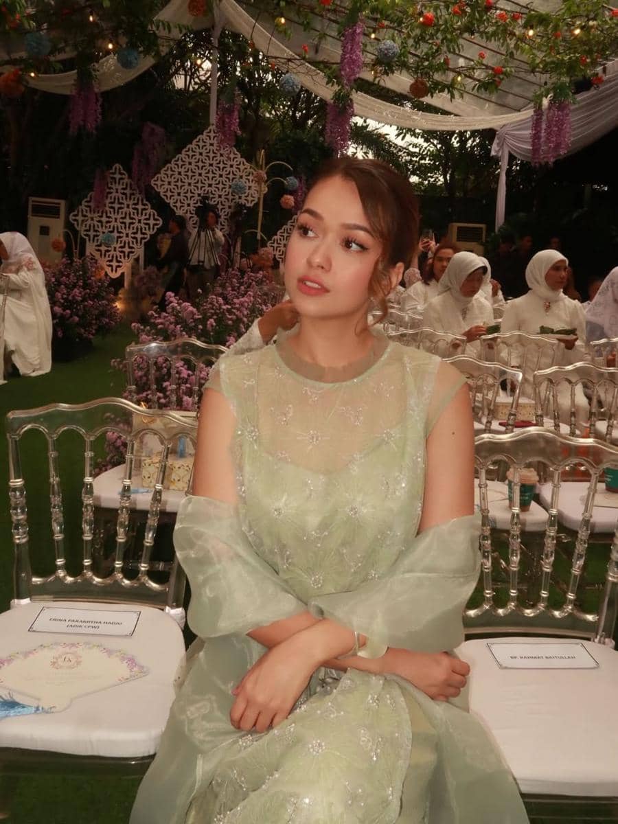 Rebecca Klopper di acara siraman Syifa Hadju