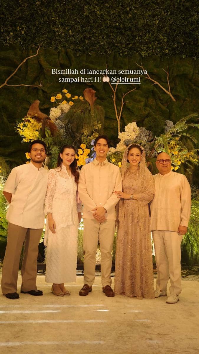 Aaliyah Massaid di acara pengajian jelang pernikahan El Rumi