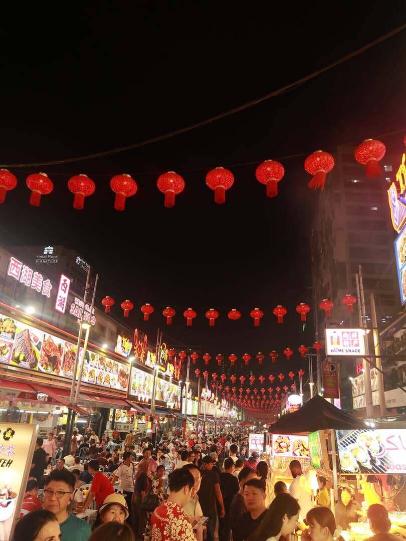 Maudy Effrosina jalan-jalan di Malaysia